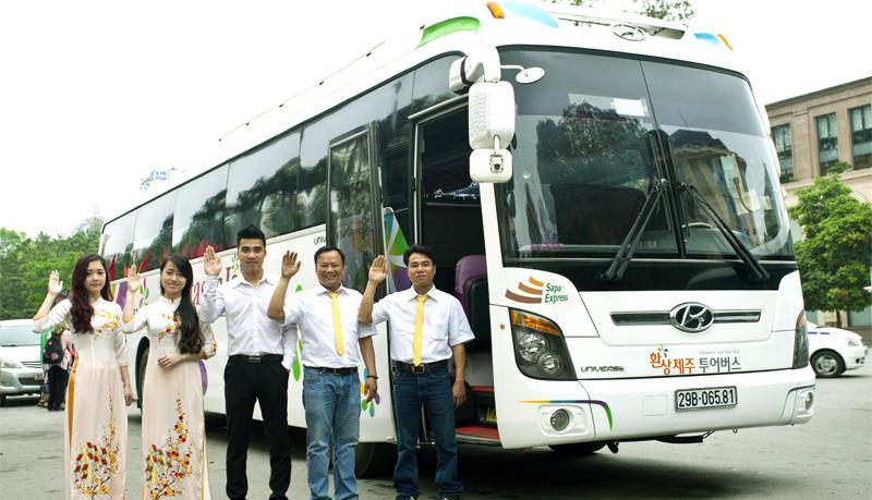 Sapa bus follows Noi Bai - Lao Cai highway